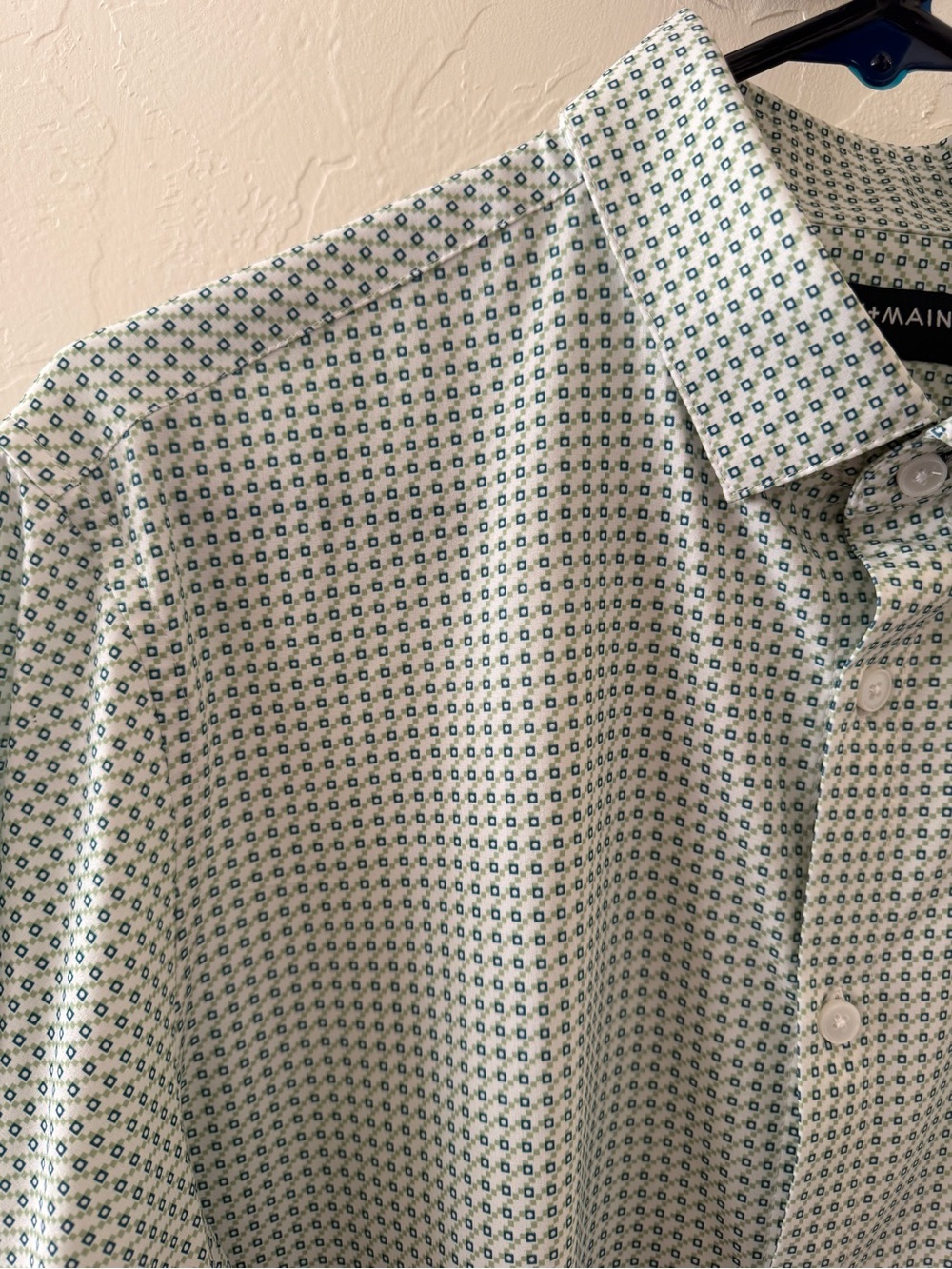Mizzen+Main Leeward Men's Green and Whit Patterned Button-Up Shirt